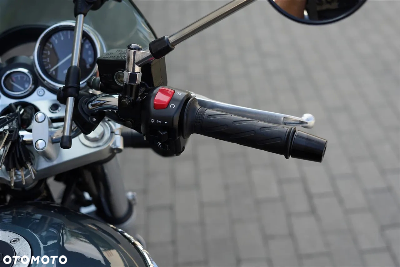 Suzuki GSX - 17