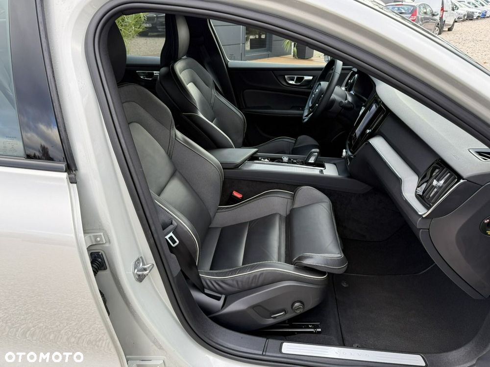 Volvo S60 B4 B R-Design - 32