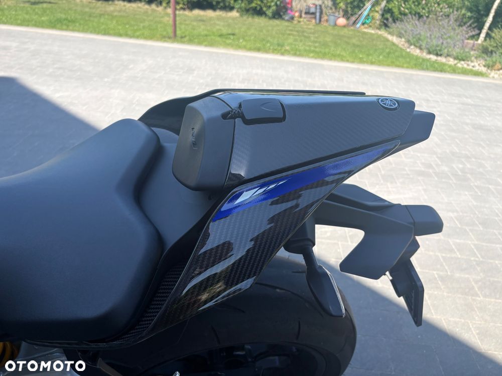Yamaha R1 - 10