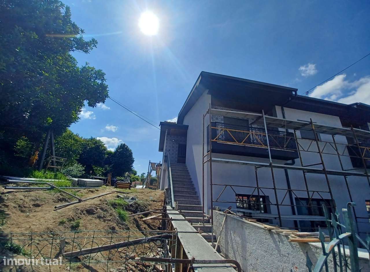 T2 em Andar Moradia | Lugar de Estacionamento - Grande imagem: 2/13