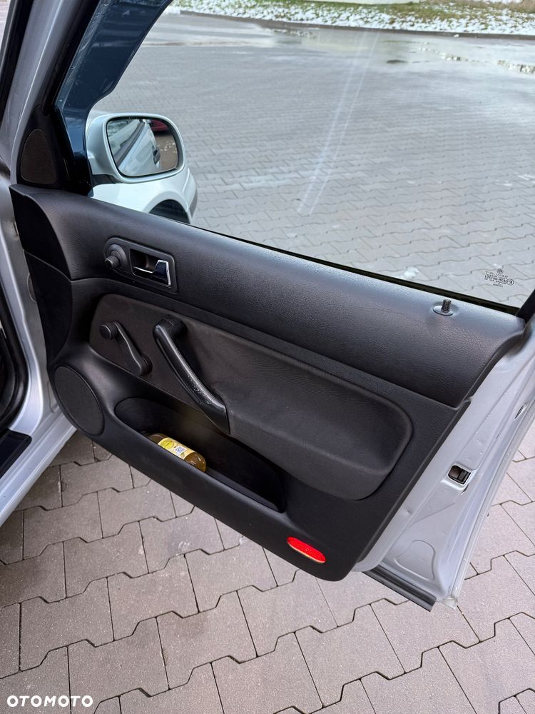 Volkswagen Golf 1.9 TDI Comfortline - 25