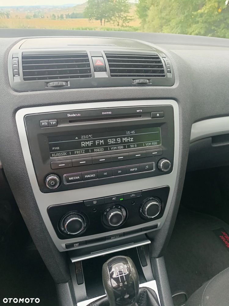Skoda Octavia 1.6 Ambiente - 12