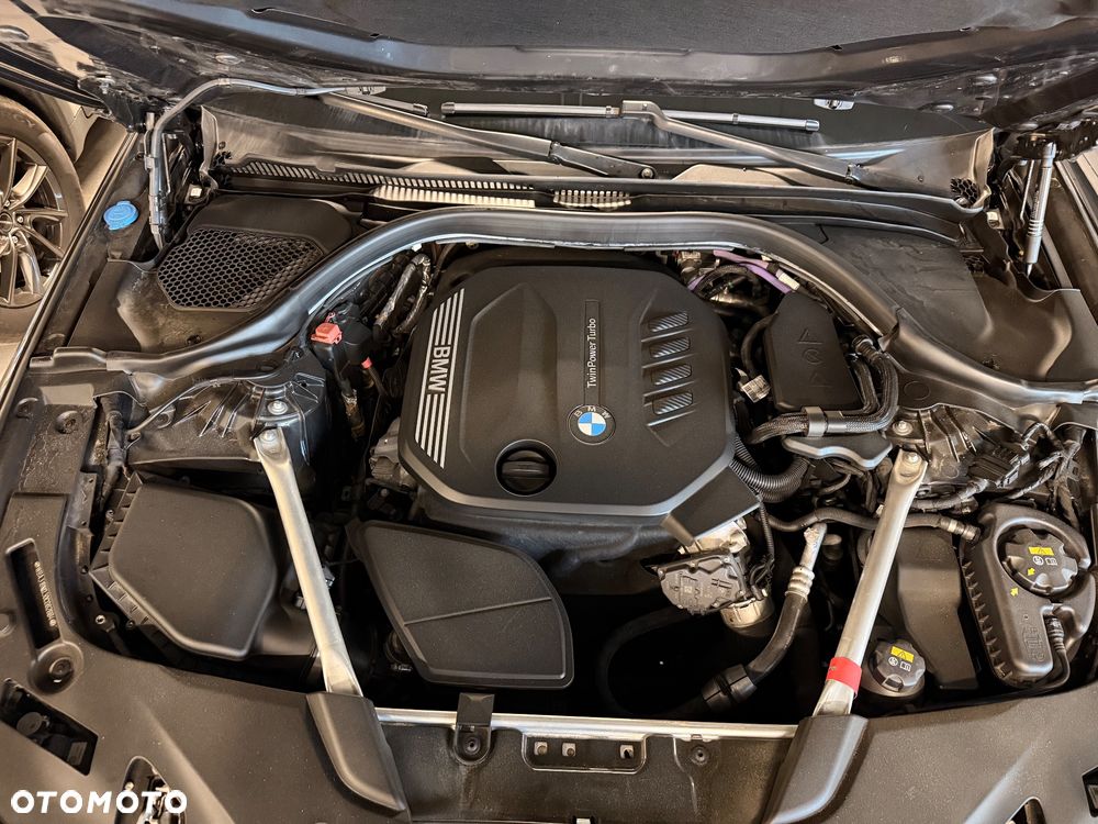 BMW Seria 5 520d M Sport Edition - 17