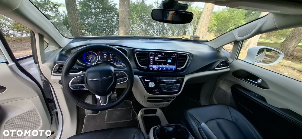 Chrysler Pacifica - 3