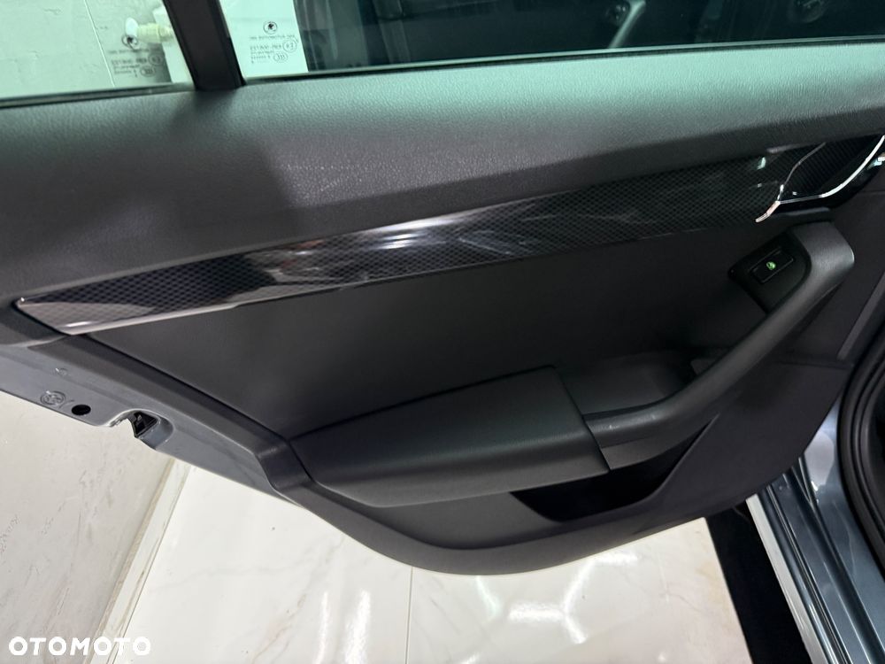 Skoda Octavia 2.0 TDI DSG RS - 13