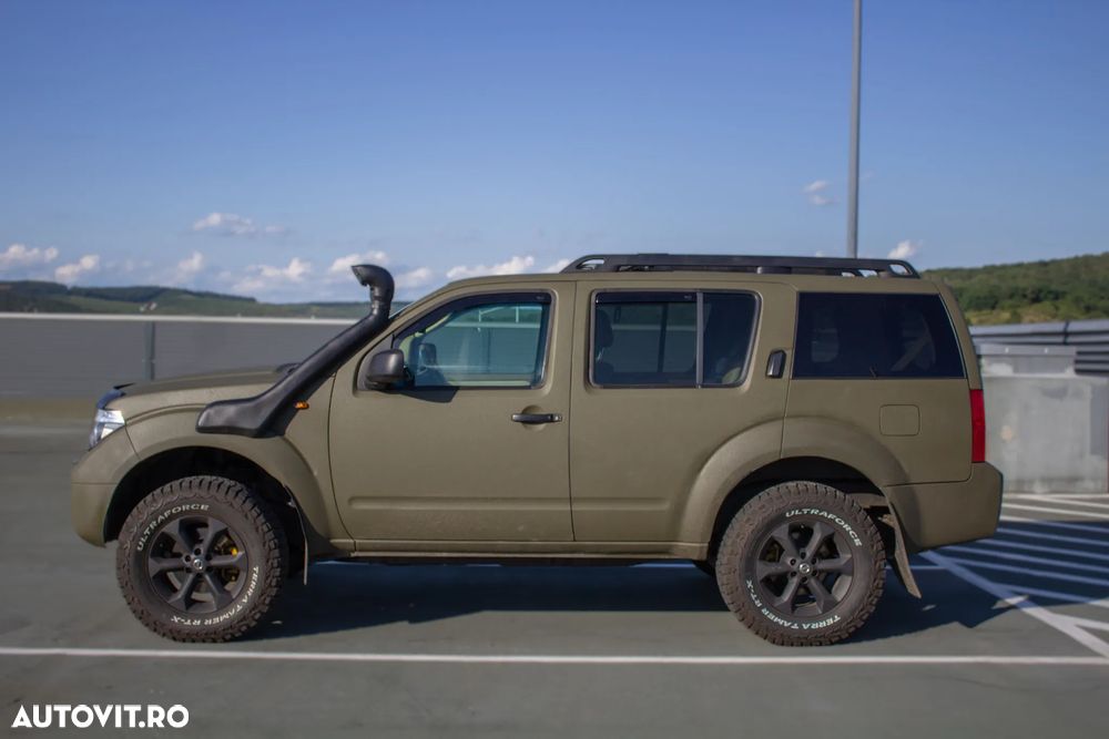Nissan Pathfinder - 4