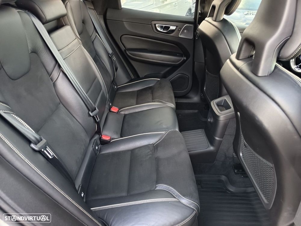 Volvo XC 60 2.0 T8 PHEV R-Design AWD - 24
