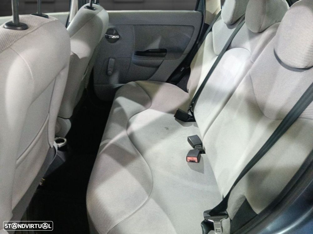 Citroën C3 1.4 HDi SX + - 10