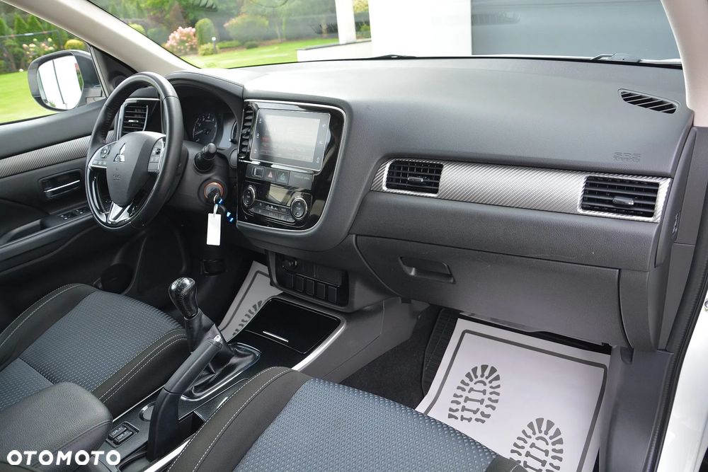 Mitsubishi Outlander - 17