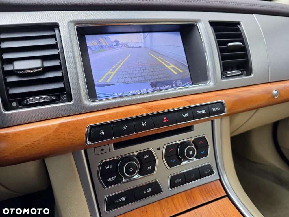 Jaguar XF 3.0 T R-Sport - 23