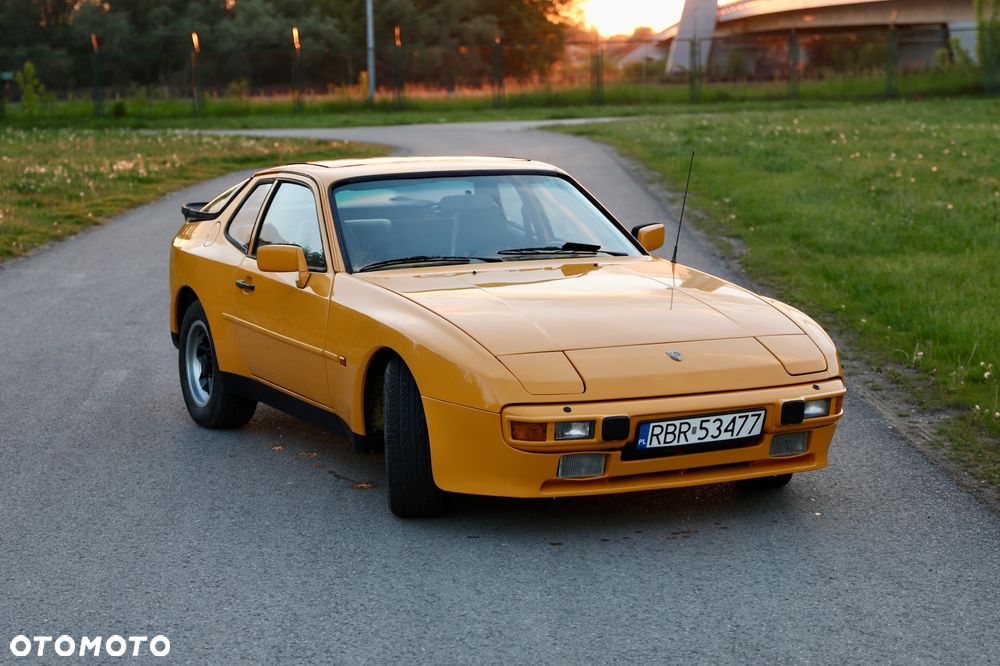 Porsche 944 - 6