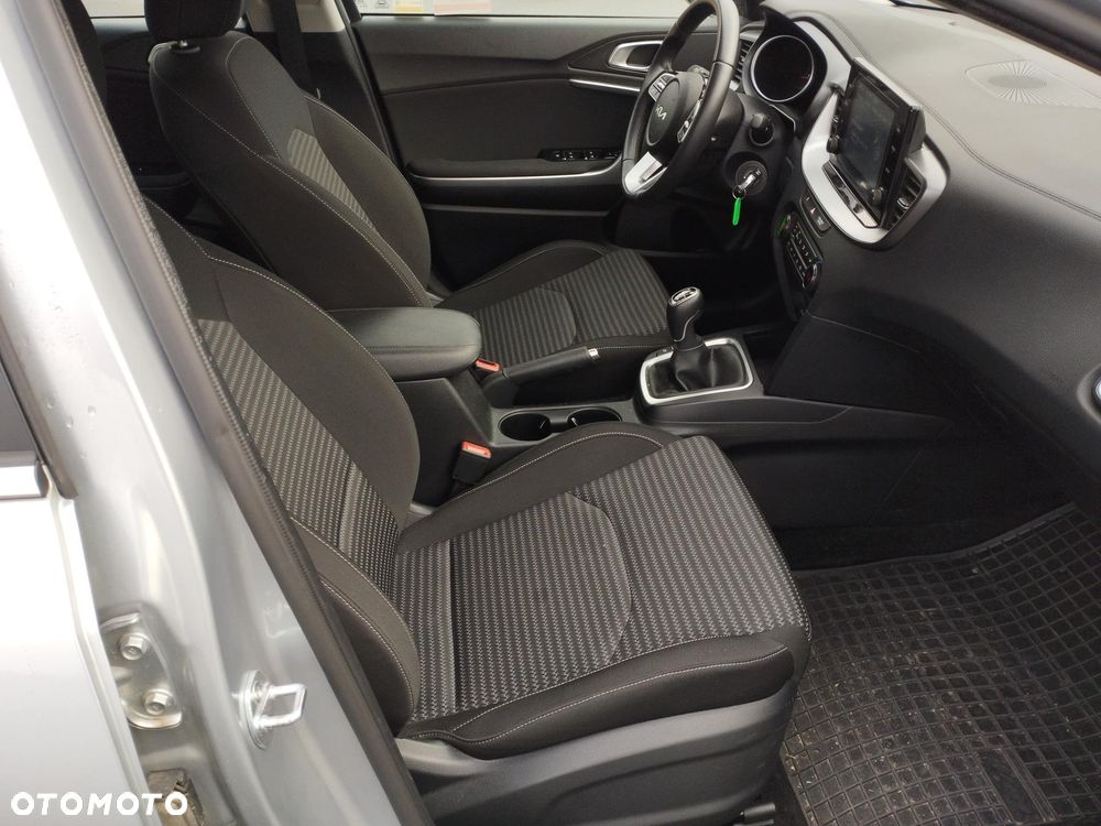 Kia Ceed 1.5 T-GDI M - 21