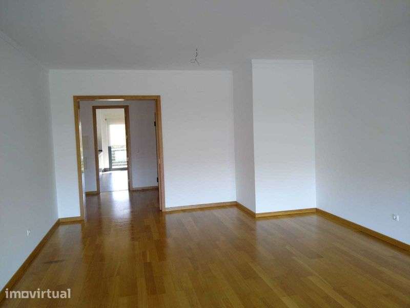 Arrenda-se apartamento T2 junto ao campo futebol de  Tires - Grande imagem: 2/12