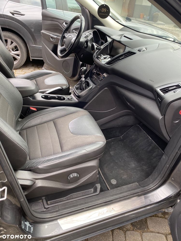 Ford Kuga 2.0 TDCi 2x4 Titanium - 12