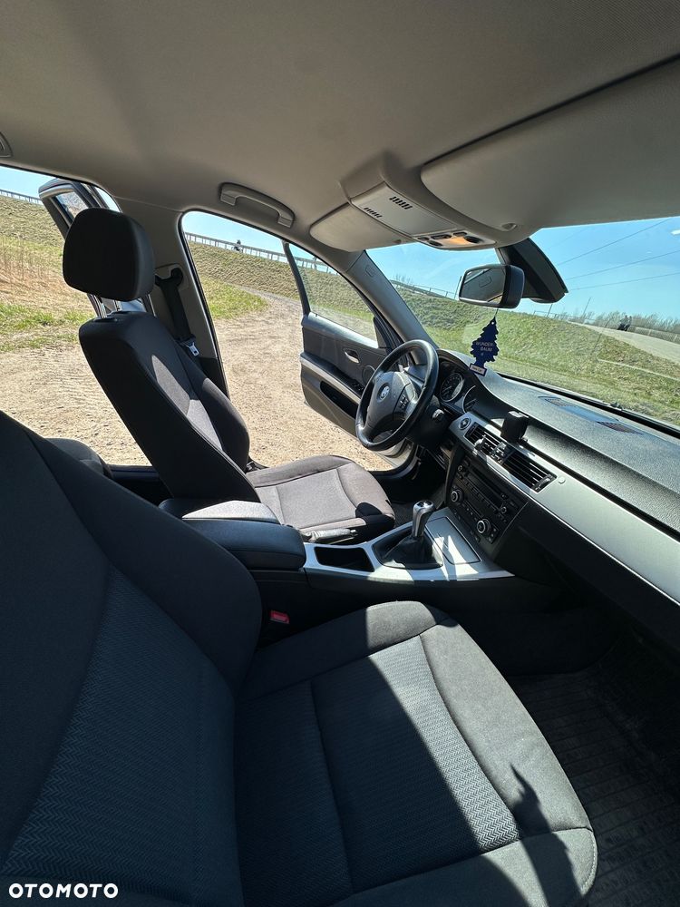 BMW Seria 3 318d - 14