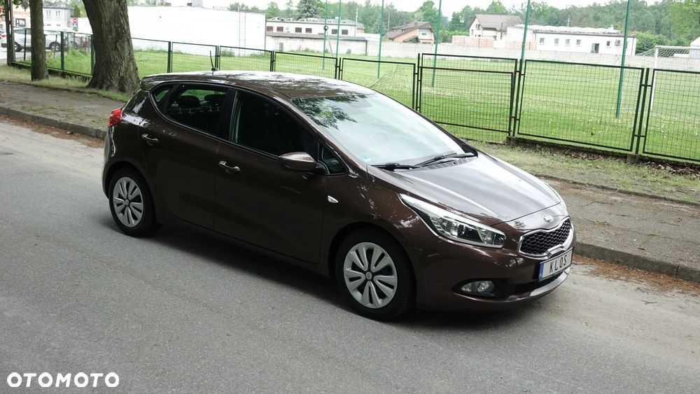 Kia Ceed - 38
