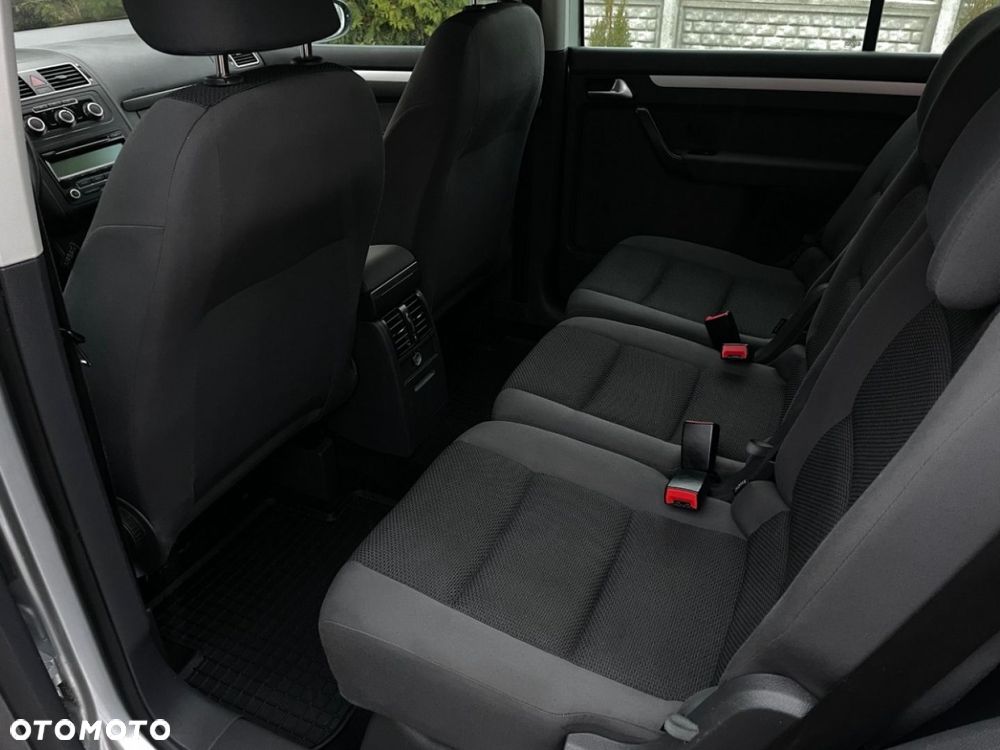 Volkswagen Touran - 18