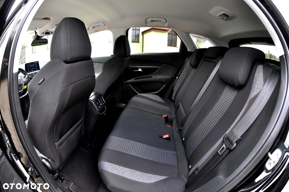 Peugeot 3008 1.2 PureTech Allure S&S - 17