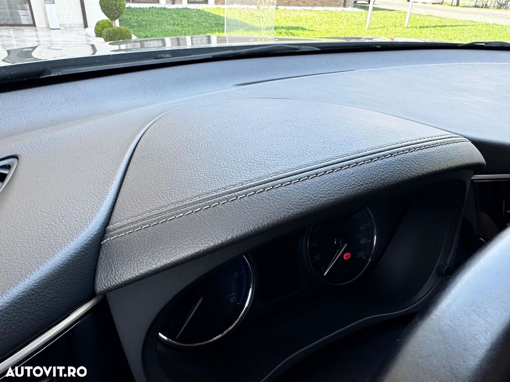 Mitsubishi Outlander - 23