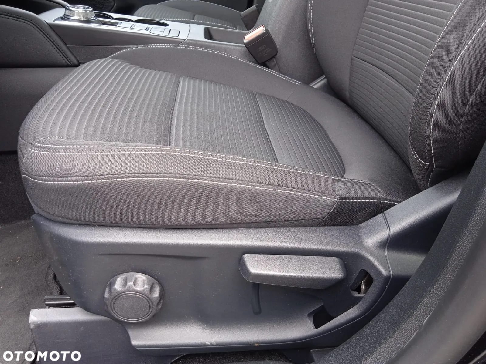 Ford Kuga 2.5 FHEV FWD Titanium - 31