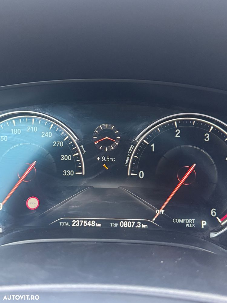 BMW Seria 5 530d xDrive AT - 13