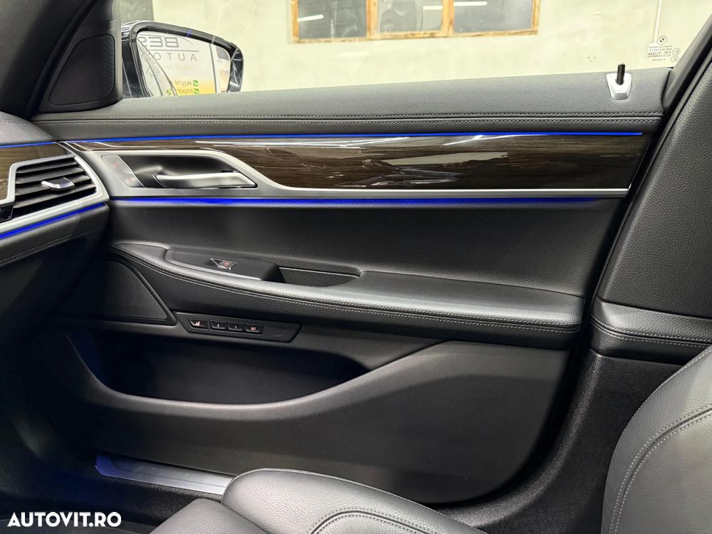BMW Seria 7 730d xDrive MHEV - 20
