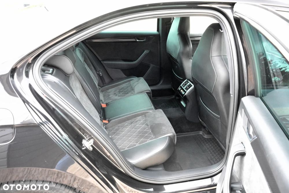 Skoda Superb 2.0 TDI SCR Sportline DSG - 38