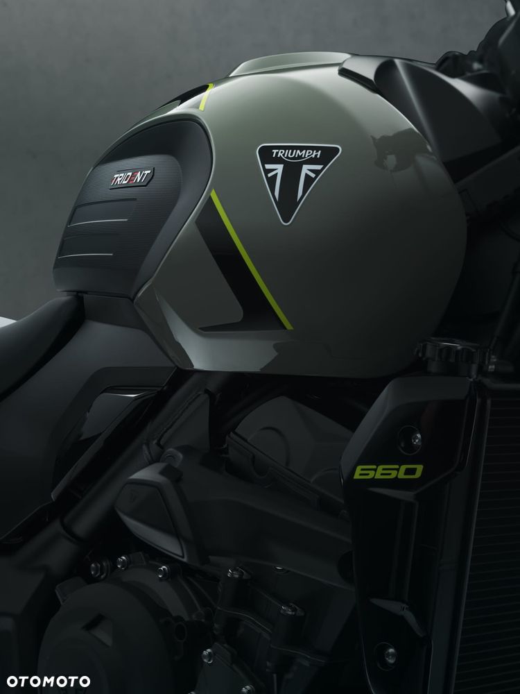 Triumph Trident - 16