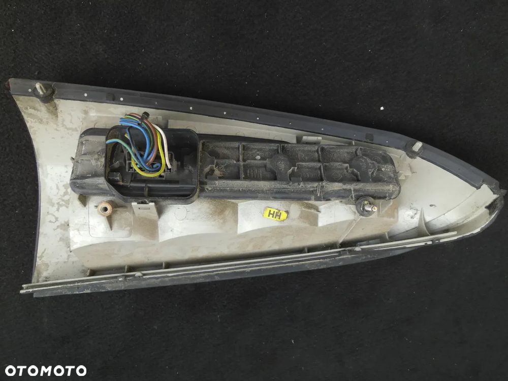OPEL ASTRA 2 II G KOMBI LAMPA PRAWY TYŁ PRAWA TYLNA 393032 POSIADAM 2 SZT - 2