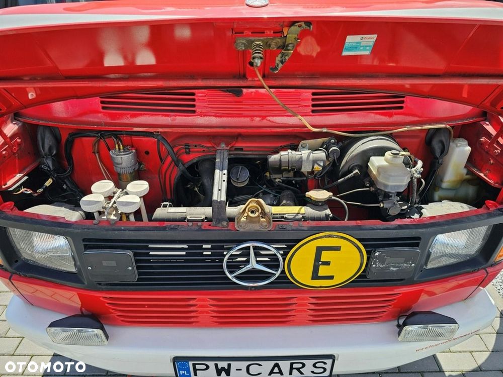 Mercedes-Benz 310 - 25