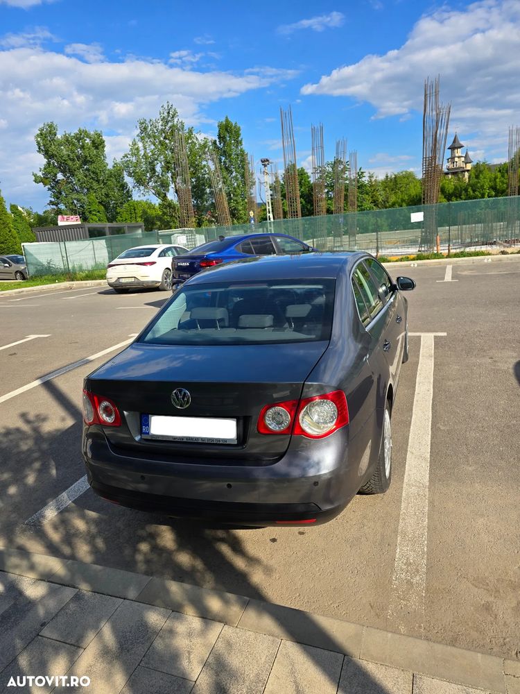 Volkswagen Jetta - 2