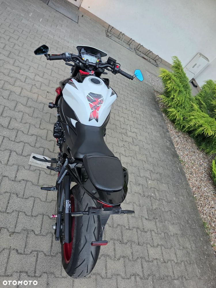 Suzuki GSX - 20