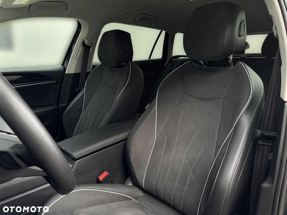 Volkswagen Passat - 32