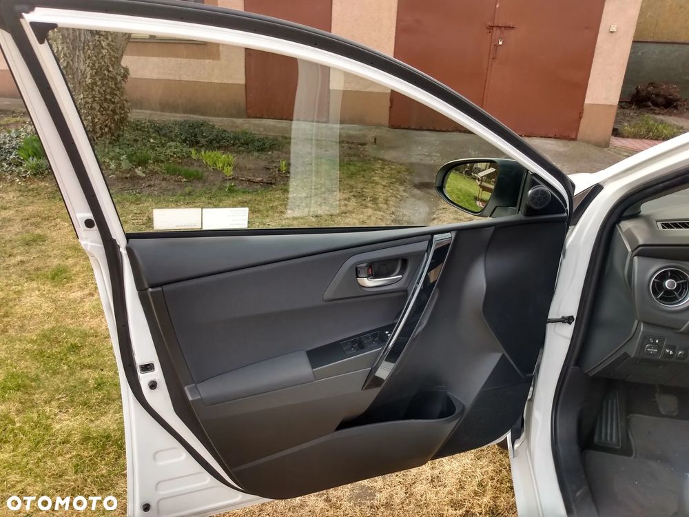 Toyota Auris 1.6 Premium - 17