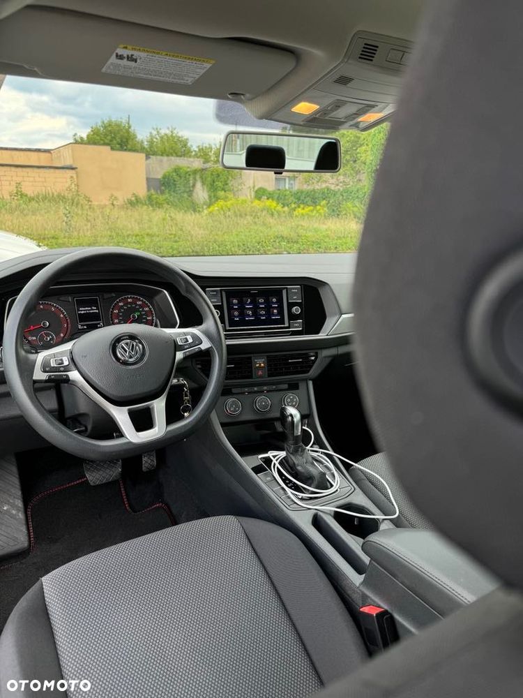 Volkswagen Jetta - 8