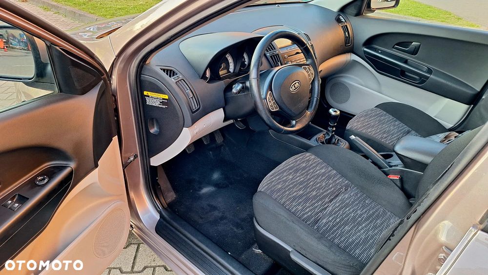 Kia Ceed 1.4 CVVT LX Basis - 17
