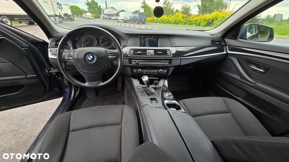BMW Seria 5 520d - 22
