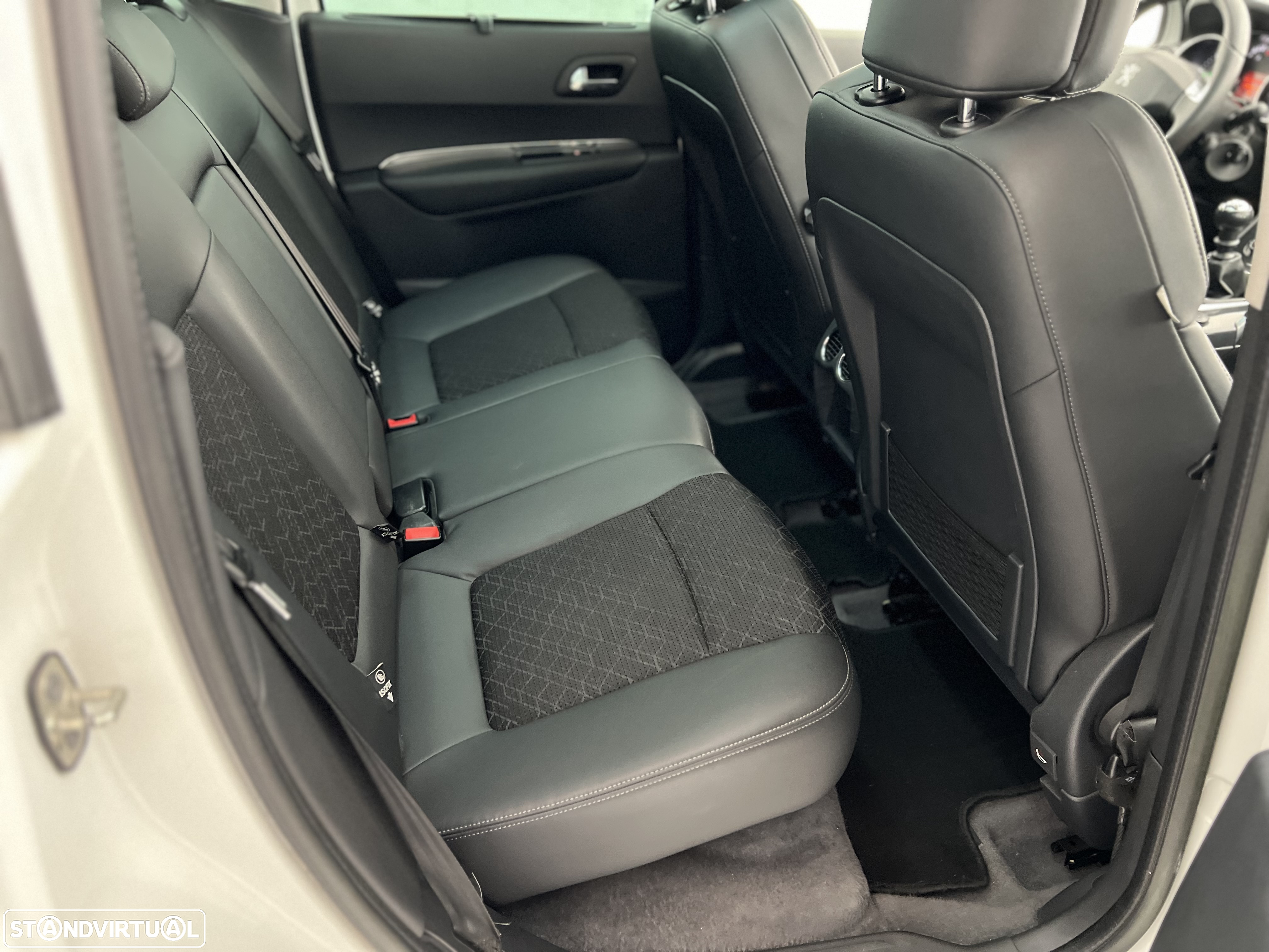 Peugeot 3008 1.6 HDi Allure - 27