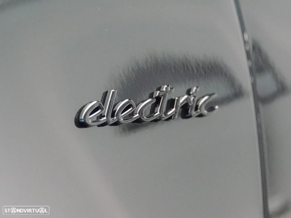 Porsche Macan Electric 4 - 12
