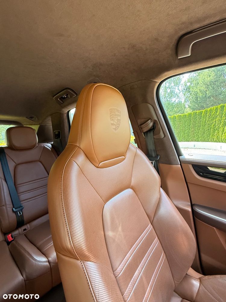 Porsche Cayenne - 32