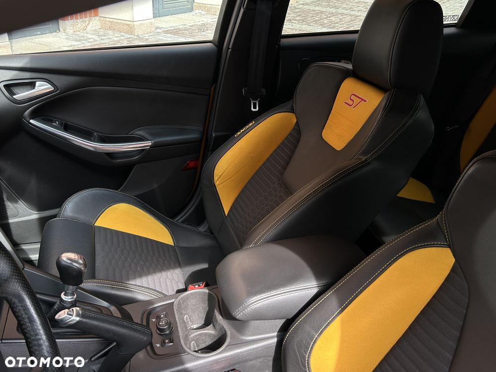 Ford Focus 2.0 EcoBoost ST mit Leder-Sport-Paket - 16