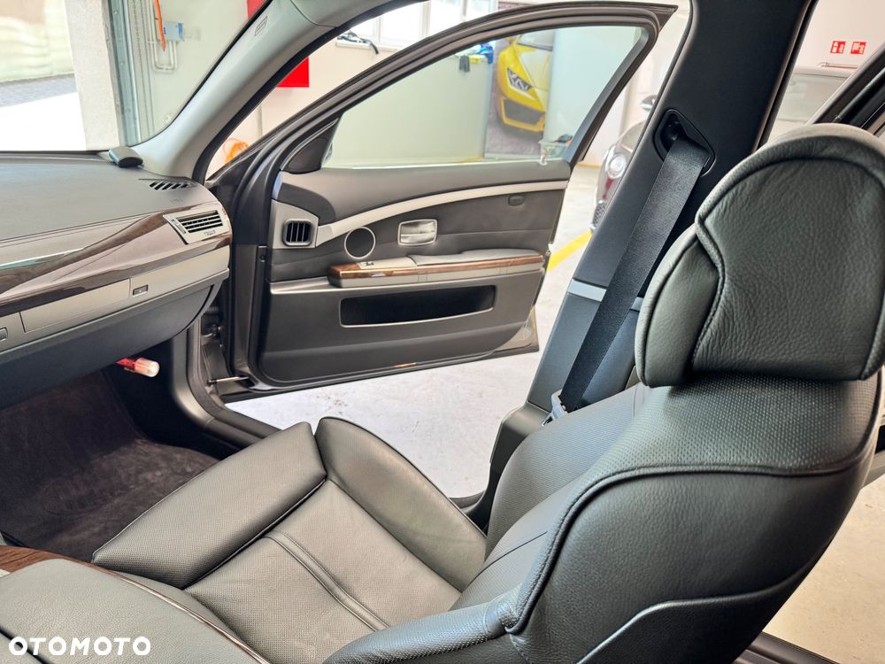 BMW Seria 7 750Li - 36