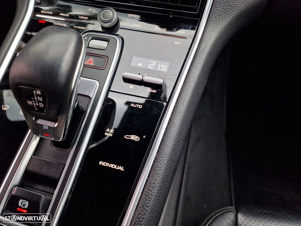 Porsche Panamera 4 E-Hybrid - 32