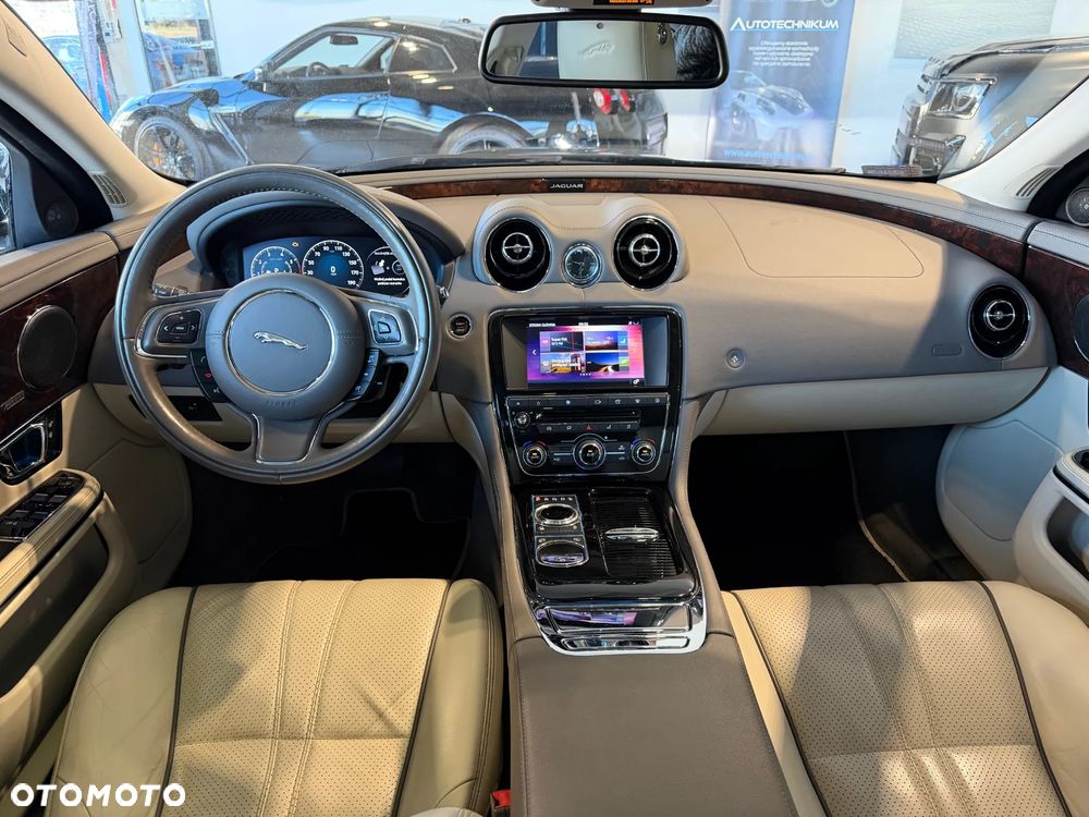 Jaguar XJ 3.0 V6 Kompressor AWD R-Sport - 32