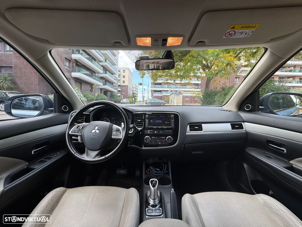 Mitsubishi Outlander 2.0 PHEV Instyle Navi - 13