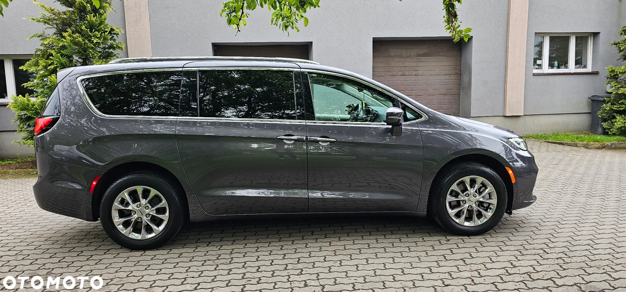 Chrysler Pacifica - 35