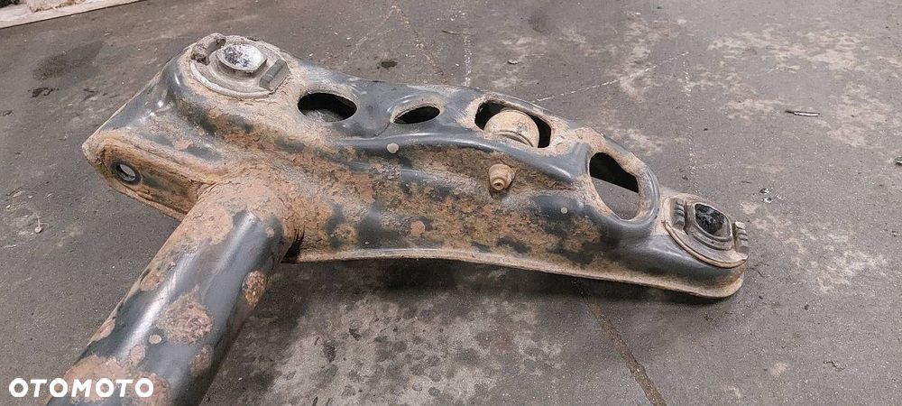 BELKA OŚ ZAWIESZENIA TYŁ MERCEDES-BENZ VANEO W414 - 6