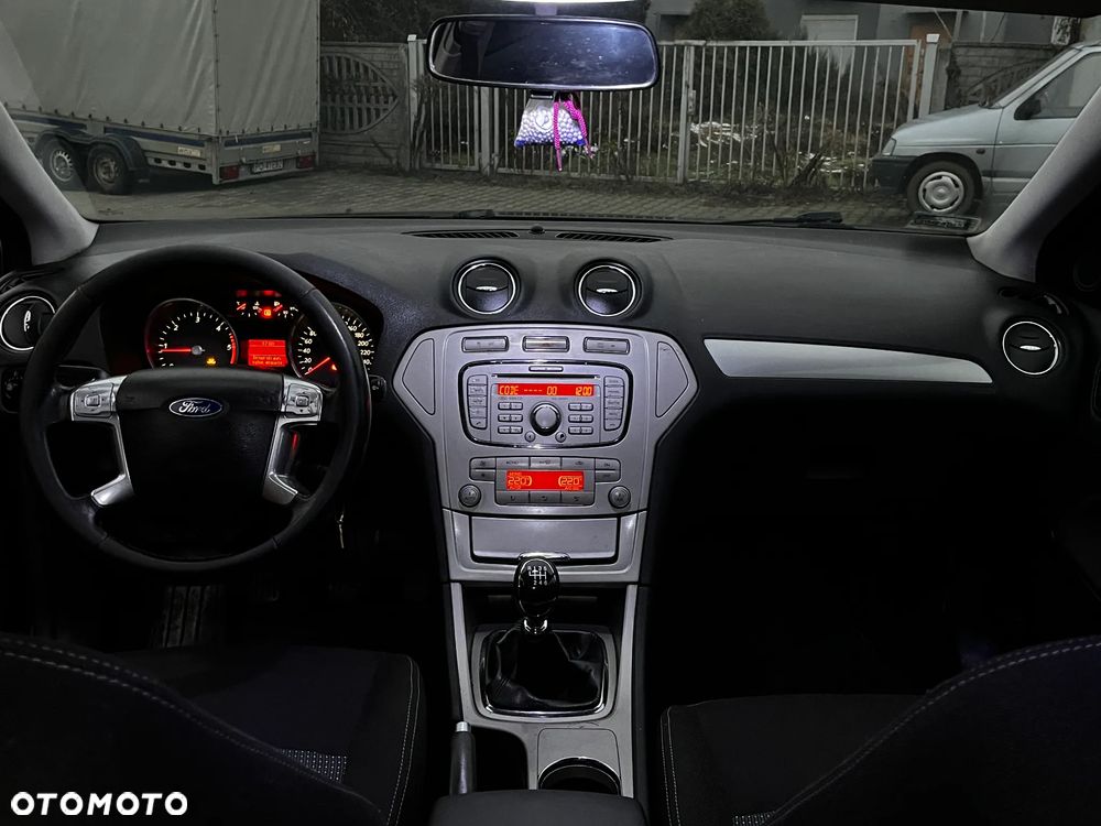 Ford Mondeo 2.0 TDCi Ambiente - 13