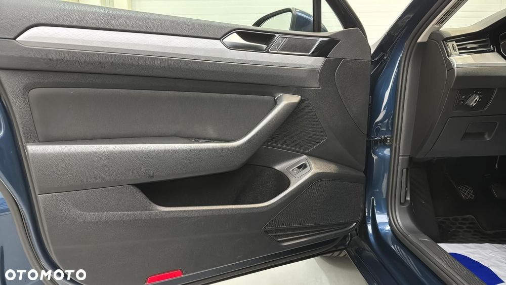 Volkswagen Passat Variant 2.0 TDI EVO Business - 12