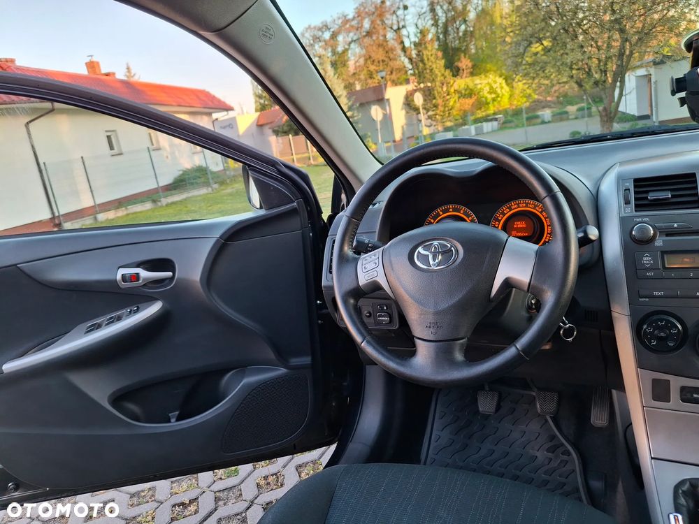 Toyota Corolla 1.6 Luna - 21